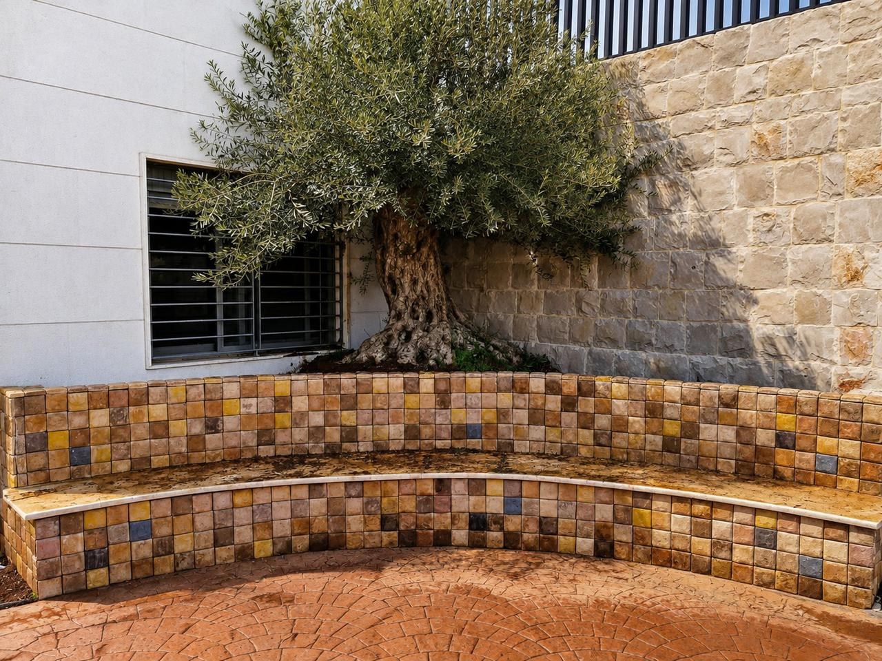 A private garden lawn with mature planting and staircase, Zahle